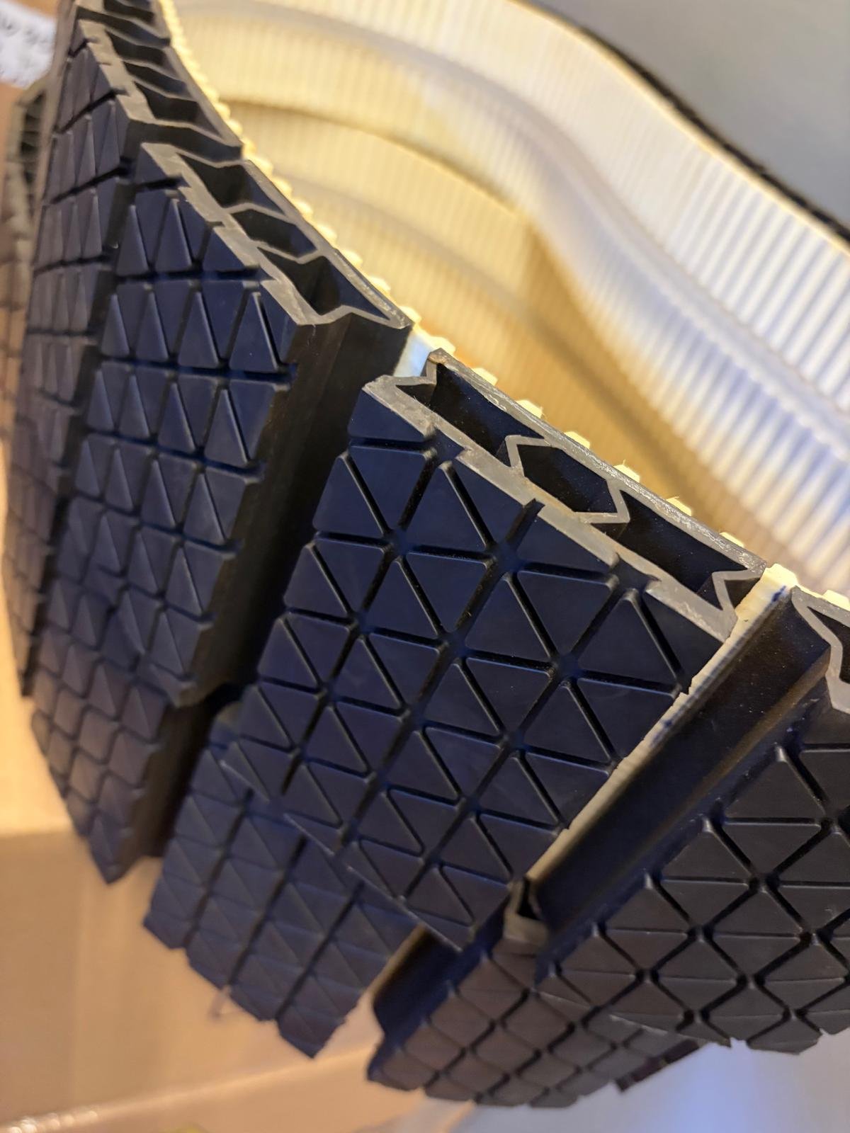 Güneş Paneli Temizlik Robotları İçin Çelik Telli Palet Kayışı